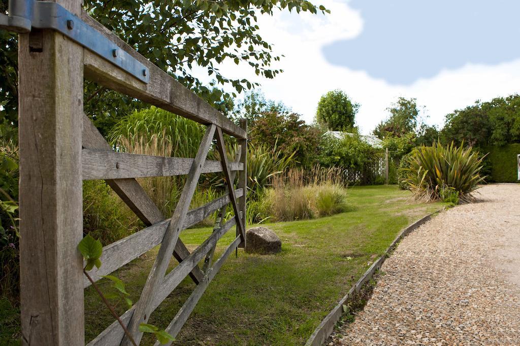 Lockgate Dairy Bed & Breakfast ชิชิสเตอร์ ภายนอก รูปภาพ