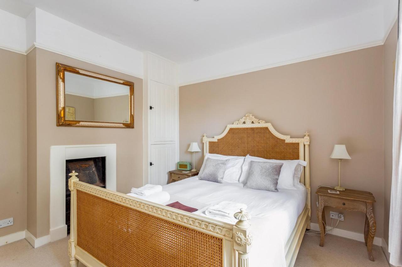 Lockgate Dairy Bed & Breakfast ชิชิสเตอร์ ภายนอก รูปภาพ